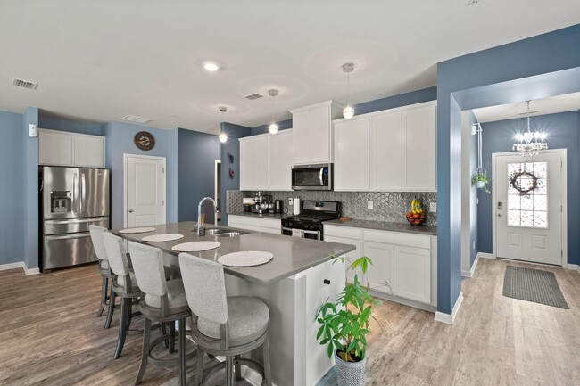 Building Photo - Gorgeous 3 BR/2.5 BA Townhome in Marietta-...