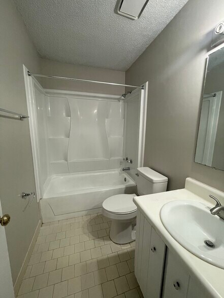 Building Photo - 435 Heritage Pl