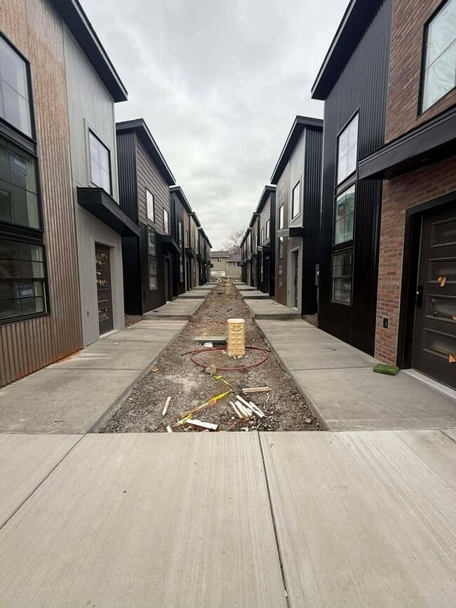 Building Photo - Steel Hollow Cottage Community