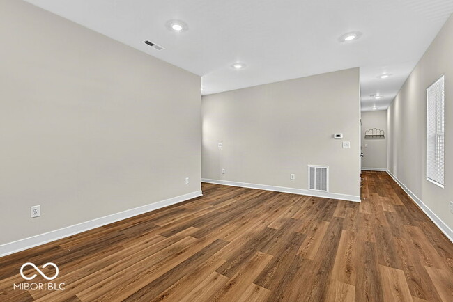 Building Photo - 4456 Caroline Ave