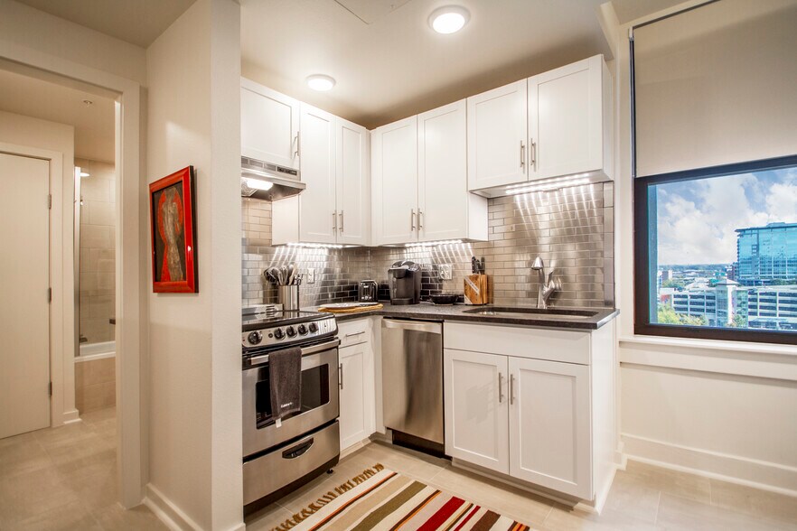 Building Photo - 221 W 2nd St