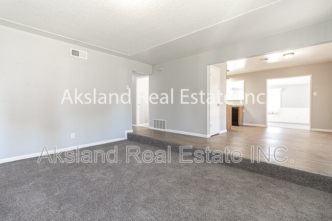 Building Photo - 883 El Capitan Ave