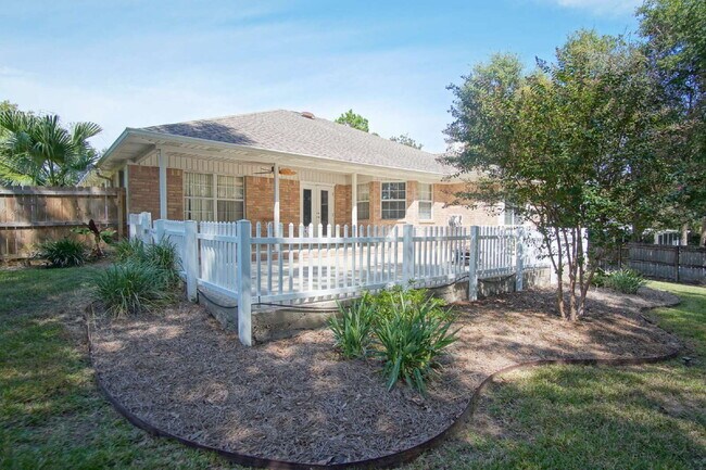 Building Photo - Spacious Oak Meadows Home in Milton with Multiple Living Areas, Fenced Yard & 1/2 Off First Month...