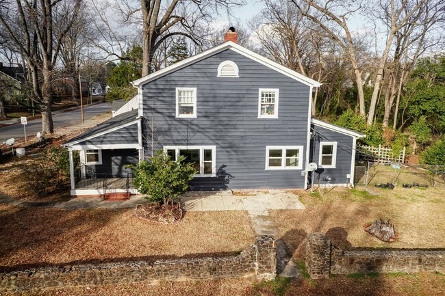 Building Photo - Gorgeous Move-In Ready Home