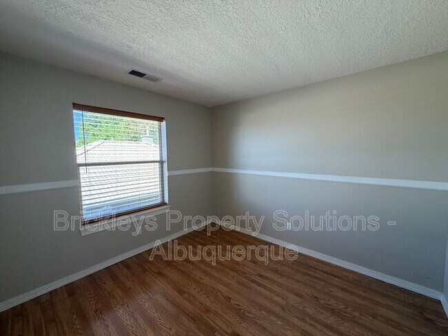 Building Photo - 6517 Glen Oak NE