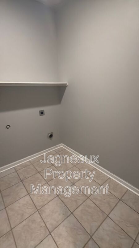 Building Photo - 317 Langley Dr