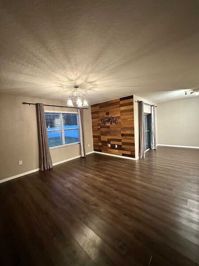 Building Photo - 4/2 Energy Efficient Home in St. Cloud w/ Fenced Back Yard