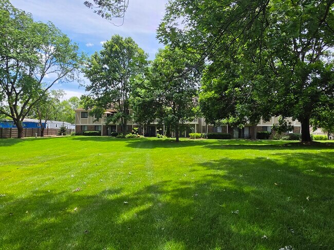Building Photo - 733 Plum Tree Ct