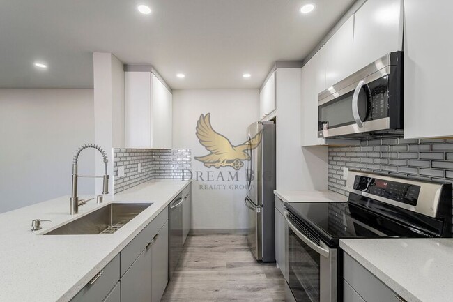 Building Photo - 8101 W Flamingo Rd