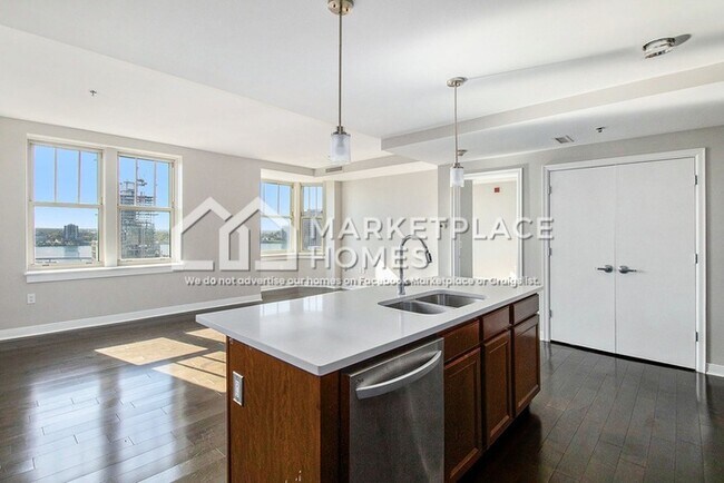 Building Photo - 525 W Lafayette Blvd