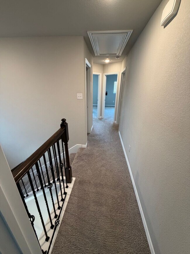 Building Photo - 2940 Bluets Dr