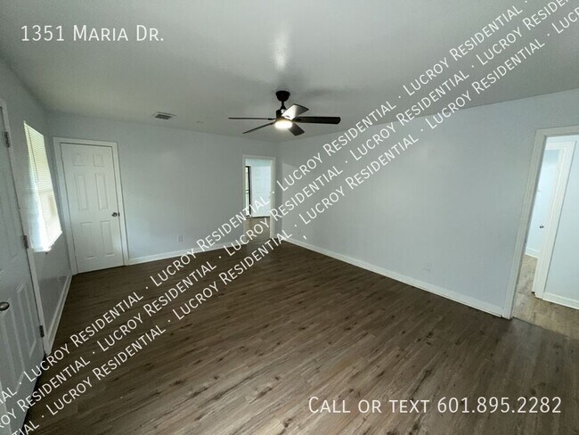 Building Photo - 1351 Maria Dr