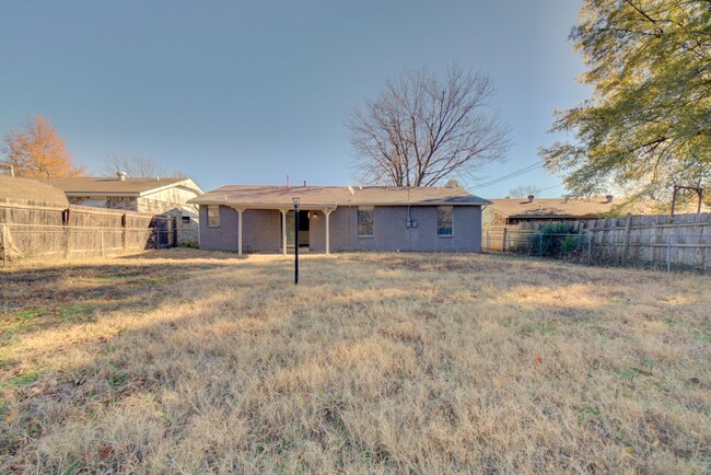 Building Photo - Available Mid January 3 Bedroom East Tulsa...