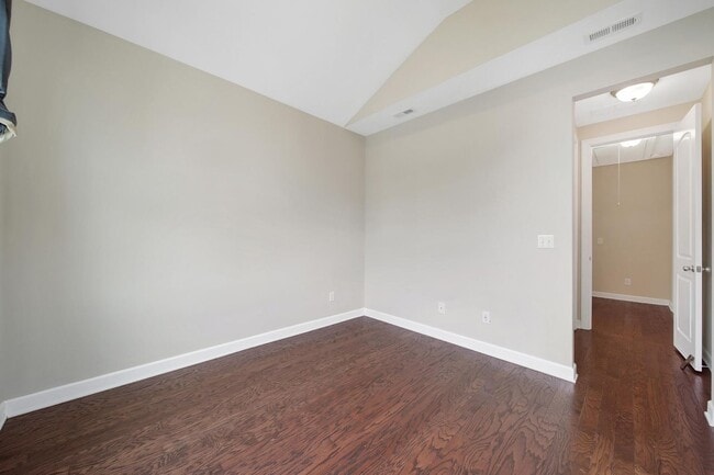 Building Photo - Gorgeous 4 Bed 3.5 Bath Home with Basement...