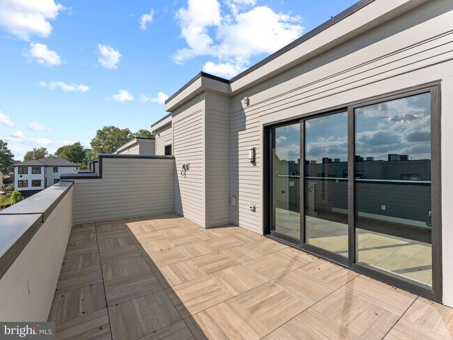 Building Photo - 2015 Tysons Ridgeline Rd