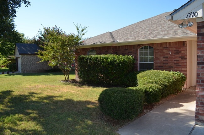 Building Photo - 1710 Quarry Trail