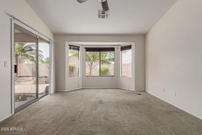 Building Photo - 1642 E Desert Ln