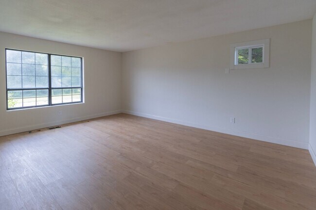 Building Photo - Beautifully Updated 3BR Home w/ Bonus Room, Fenced Yard & Garage