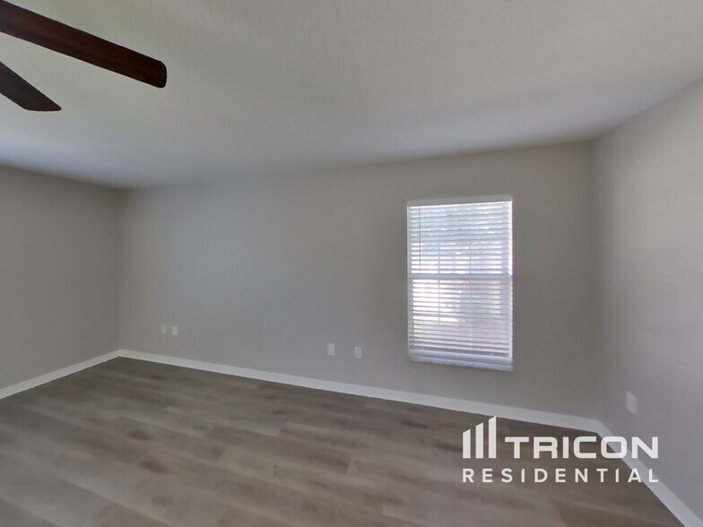 Building Photo - 1152 Tryon Cir