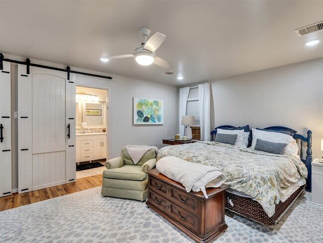 Building Photo - 10309 Chesterfield Dr