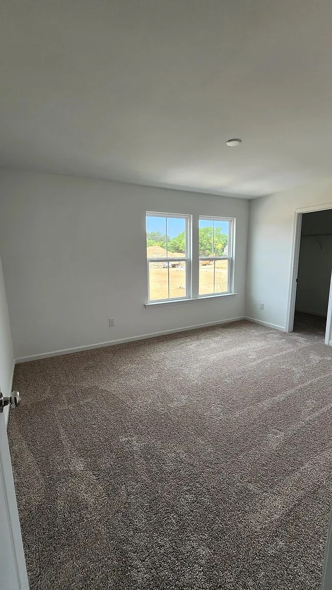 Building Photo - Room in House on Godwit Ln