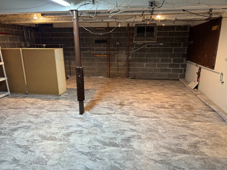 Building Photo - 2 Andrew Ct