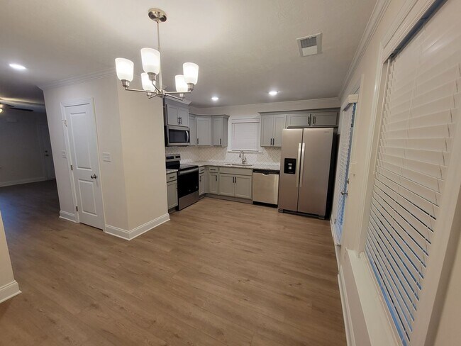Building Photo - 178 Village Run