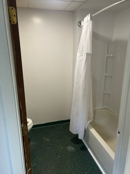 Building Photo - 1916 Hamill Ave