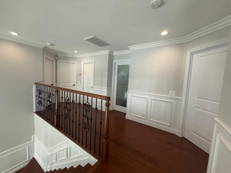 Building Photo - 6 Peacock Ct