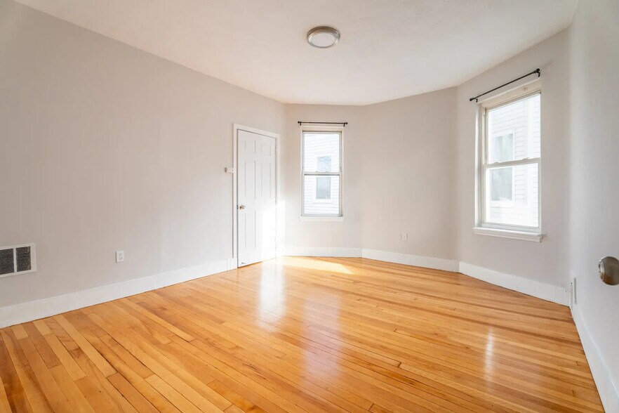 Building Photo - 33 Edison Grn