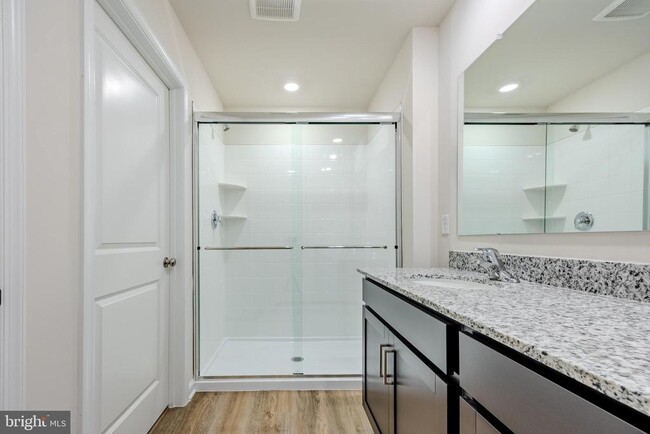 Building Photo - 110 Charing Cross Dr