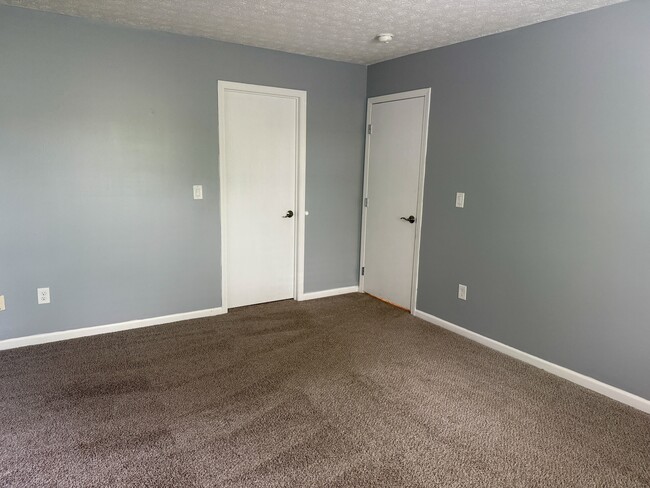 Building Photo - 4681 Grandover Dr