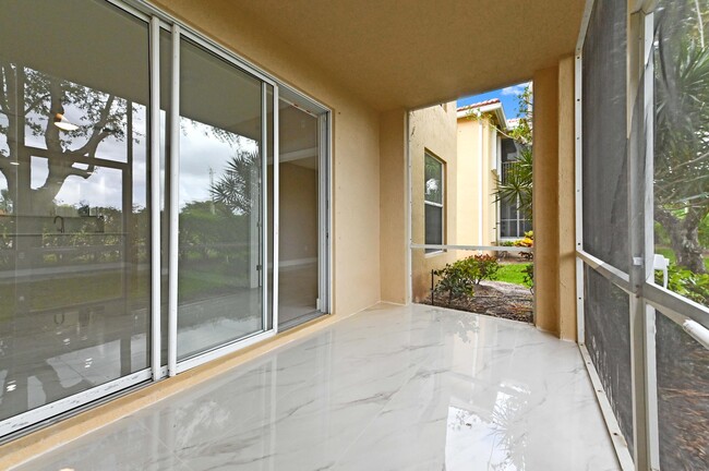 Building Photo - 12454 Crystal Pointe Dr