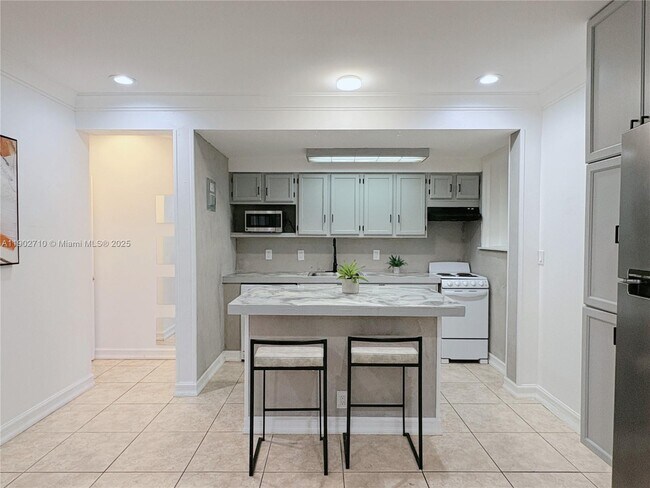 Building Photo - 1726 Thomas St