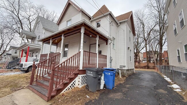 Building Photo - Gorgeous 2 story single family home