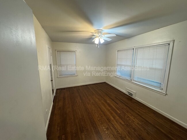 Building Photo - 1122 Maple Dr