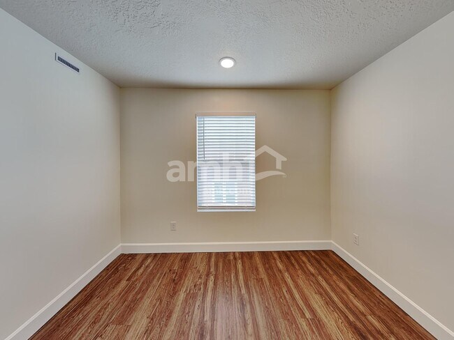 Building Photo - 11068 S Stream Rock Rd