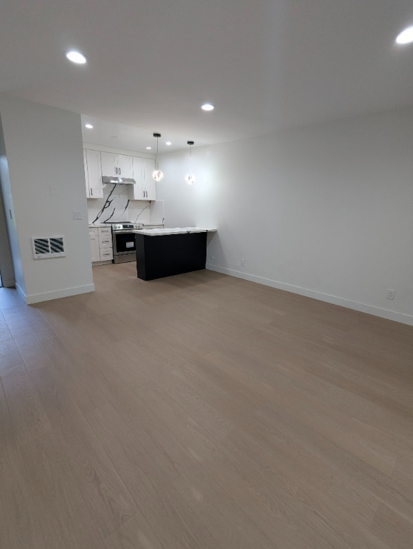 Building Photo - 11030 Moorpark St