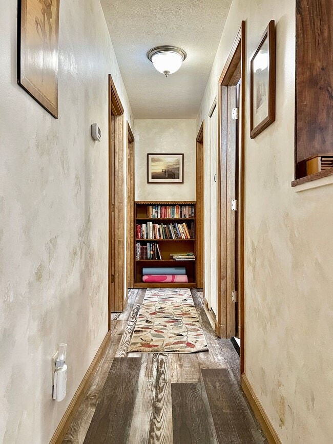 Building Photo - Cute, Comfy & Full of Charm!