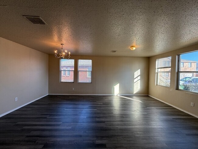 Building Photo - 3625 Clydesdale Dr