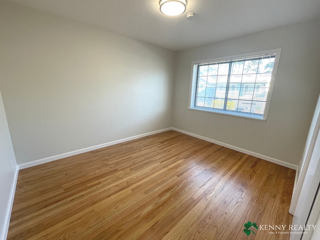 Building Photo - Remodeled Three Bedroom Plus Bonus Room House in Daly City