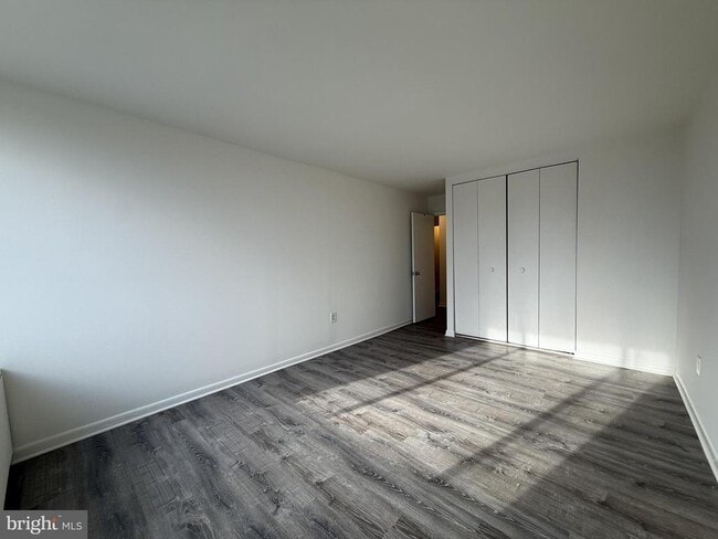 Building Photo - 5565 Columbia Pike