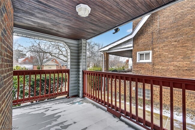 Building Photo - 231 E 210th St