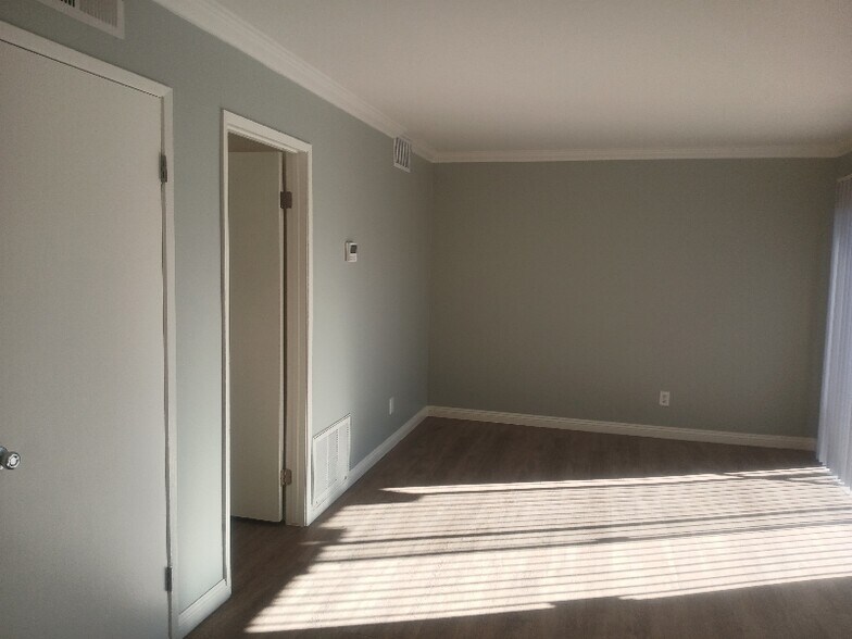 Primary Photo - 27273 Camp Plenty Rd