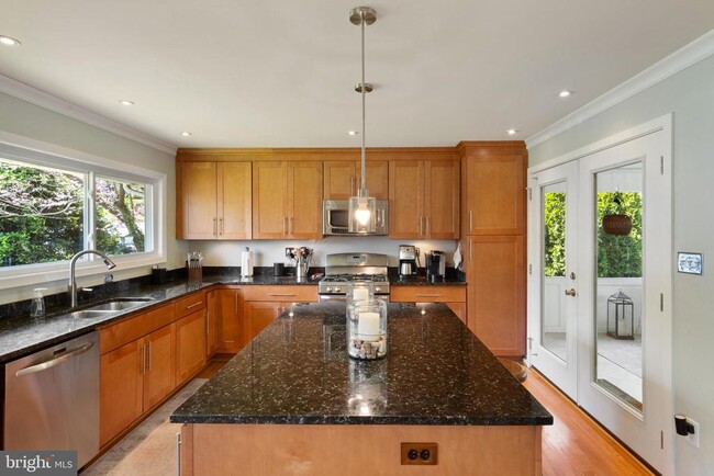 Building Photo - 1404 Middlebury Dr