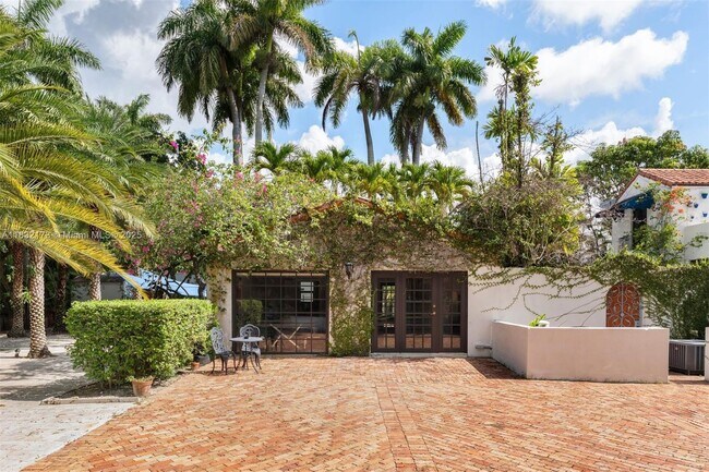 Building Photo - 1624 Granada Blvd