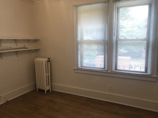 Building Photo - Move in Ready 4 Bedroom 2.5 Bath