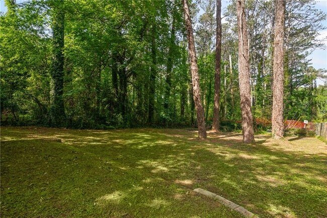 Building Photo - 2889 Macon Dr SE