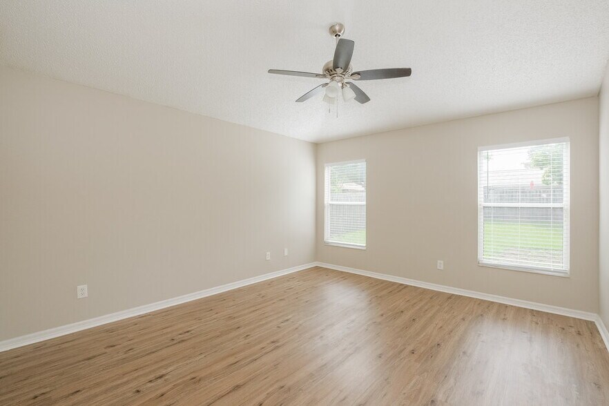 Building Photo - 5616 Brookdale Way