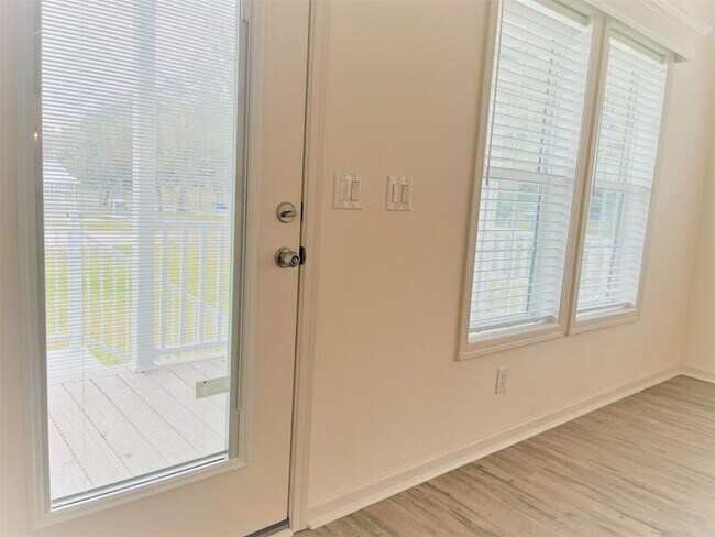 Building Photo - 5473 Bahia Wy